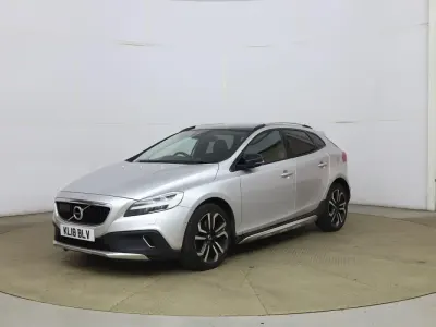 Usado Volvo V40 Pro 2018 Plateado Utilitario