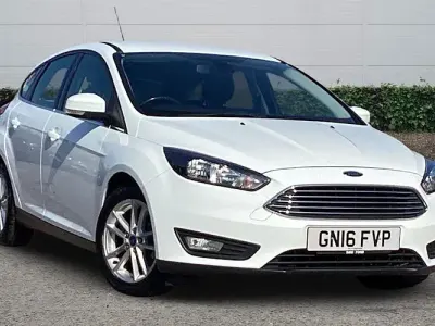 Used Ford Focus Zetec 125 HP (91 kW) 2016 White Hatchback