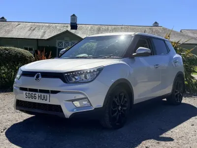 Used SsangYong Tivoli 115 HP (84 kW) 2016 Silver SUV