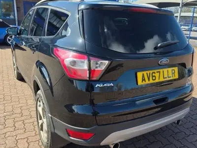 Begagnad Ford Kuga Titanium 120 HK (88 kW) 2017 Svart SUV
