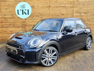 Begagnad Mini Cooper S Exclusive 2022 Svart Halvkombi