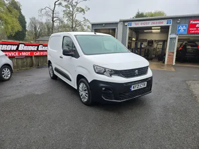 Used Peugeot Partner 131 HP (96 kW) 2021 White MPV