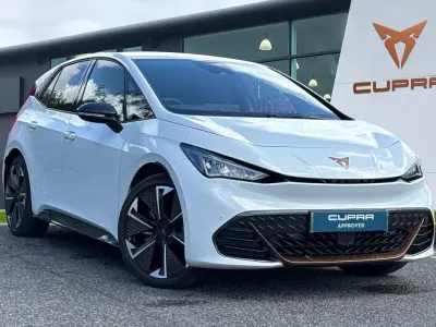 Begagnad Cupra Born e-Boost 83 kW (114 HK) 2025 Vit Halvkombi