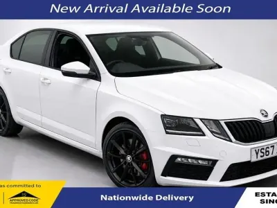 Begagnad Skoda Octavia vRS 2018 Vit Halvkombi