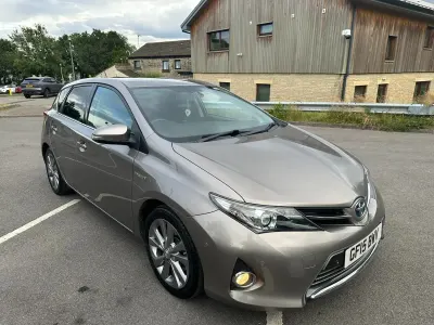 Used Toyota Auris Hybrid 136 HP (100 kW) 2015 Bronze Hatchback