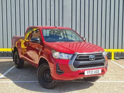 Used Toyota HiLux Active 150 HP (110 kW) 2021 Red Pickup