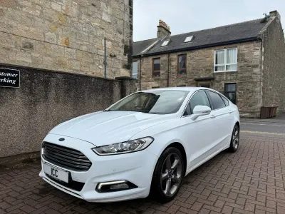 Used Ford Mondeo Titanium 150 HP (110 kW) 2016 White Hatchback
