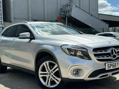 Usado Mercedes GLA200 156 HP (114 kW) 2019 SUV