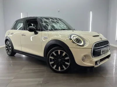Used Mini Cooper S Exclusive 192 HP (141 kW) 2019 White Hatchback