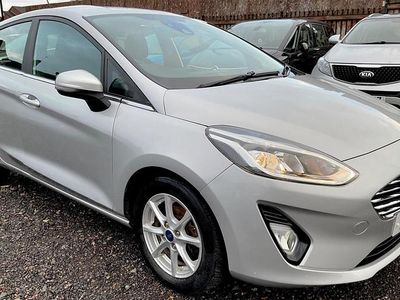 Used Ford Fiesta Zetec 70 HP (51 kW) 2018 Silver Hatchback