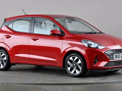 Usado Hyundai i10 Advanced 63 HP (46 kW) 2025 Vermelho Citadino