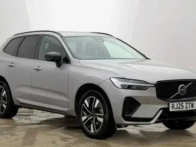 Usado Volvo XC60 Plus 247 HP (181 kW) 2025 Prateado SUV