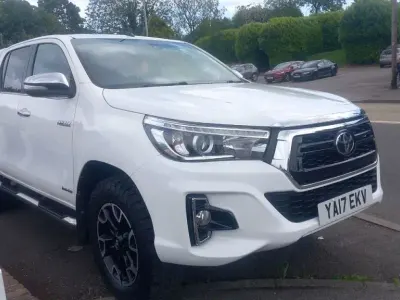 Used Toyota HiLux 150 HP (110 kW) 2017 White Pickup