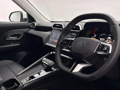 White Used 2025 MG ZS Trophy SUV | £19,450 (Fair price)