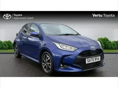 Usata Toyota Yaris Hybrid Design 116 CV (85 kW) 2020 Blu Utilitaria