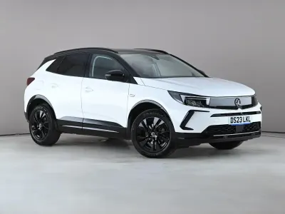 Used Vauxhall Grandland X S 131 HP (96 kW) 2023 White SUV