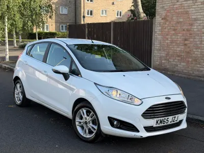 Used Ford Fiesta Zetec 2015 White Hatchback