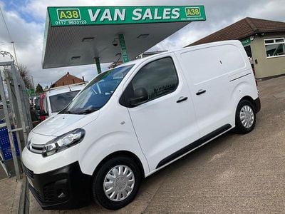 Used Citroën Dispatch 100 HP (73 kW) 2019 White MPV