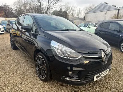 Begagnad Renault Clio IV Iconic 90 HK (66 kW) 2019 Svart Halvkombi