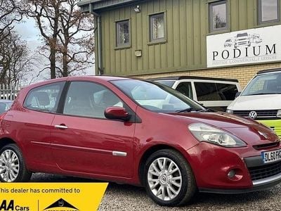 Red Used 2011 Renault Clio II Dynamique Hatchback | £2,290 (Fair price)