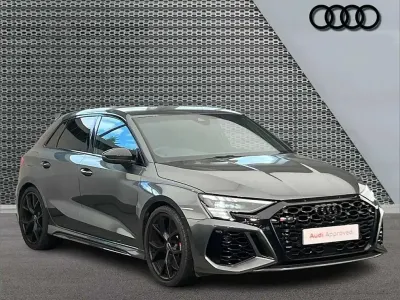 Usado Audi RS3 Sport 400 CV (294 kW) 2024 Gris Berlina