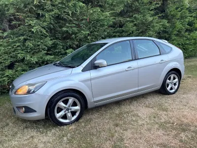 Used Ford Focus Zetec 2011 Silver Hatchback