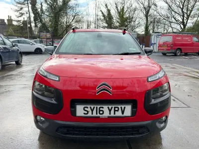 Used Citroën C4 Cactus Flair 100 HP (73 kW) 2016 Red Hatchback