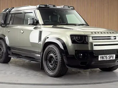 Used Land Rover Defender HSE Dynamic 250 HP (183 kW) 2025 Pangea green SUV