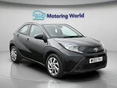 Używany Toyota Aygo X PURE 72 KM (52 kW) 2023 Czarny SUV