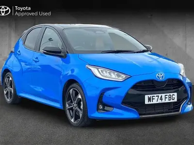 Used Toyota Yaris Edition 128 HP (94 kW) 2024 Neptune blue with black roof Hatchback