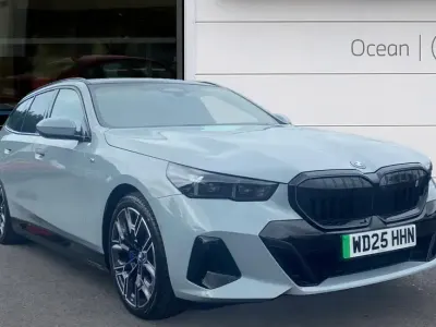 Begagnad BMW i5 M Sport 246 kW (335 HK) 2025 Grå Sedan