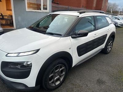 Used Citroën C4 Cactus Feel 100 HP (73 kW) 2015 White Hatchback