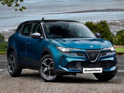 New Alfa Romeo GT Junior Ti 145 HP (106 kW) 2026 Bicolour metallic  navigli blue with black roof Hatchback