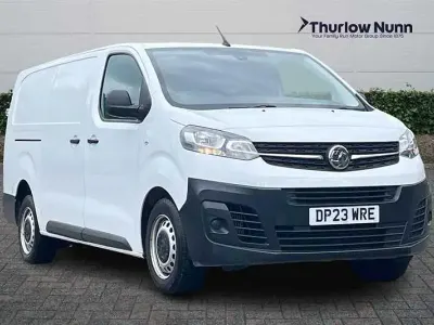 Usado Vauxhall Vivaro 100 HP (73 kW) 2023 Branco Monovolume