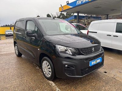 Black Used 2022 Peugeot Partner MPV | £12,000 (Fair price)
