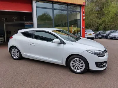 Used Renault Mégane Coupé Dynamique 110 HP (80 kW) 2014 White Coupe