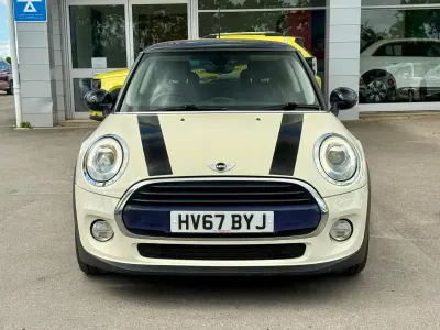 Używany Mini Cooper Hatch 134 KM (98 kW) 2017 Biały Hatchback