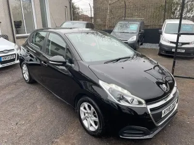 Used Peugeot 208 Active 82 HP (60 kW) 2018 Black Hatchback