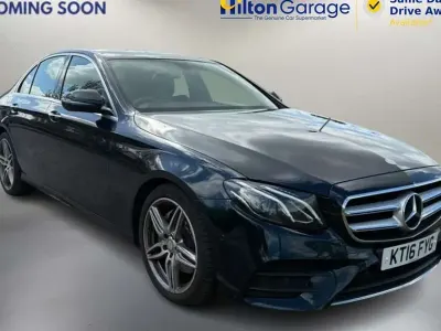 Gebraucht Mercedes E220 AMG Line Premium 2016 Grün Limousine
