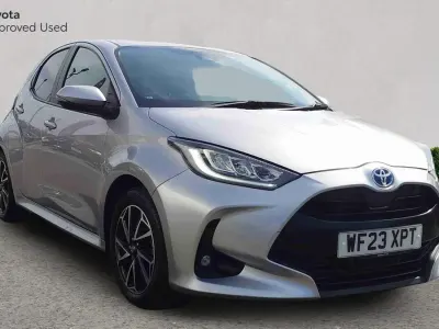 Used Toyota Yaris Design 116 HP (85 kW) 2023 Silver metallic Hatchback