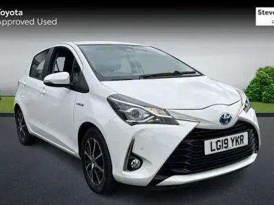 Used Toyota Yaris Hybrid 101 HP (74 kW) 2019 White Hatchback