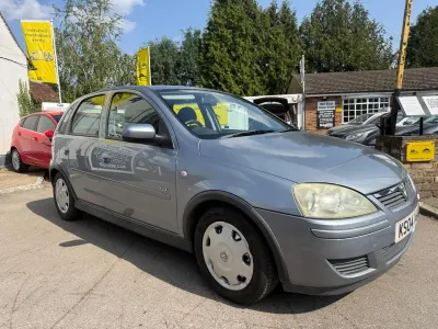 Used Vauxhall Corsa Design Edition 75 HP (55 kW) 2004 Silver Hatchback
