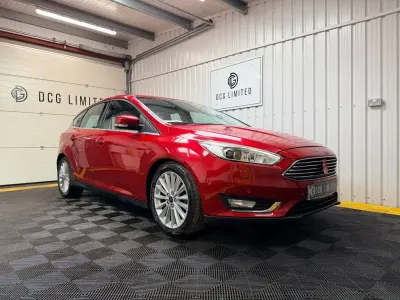 Used Ford Focus Titanium X 125 HP (91 kW) 2015 Red Hatchback