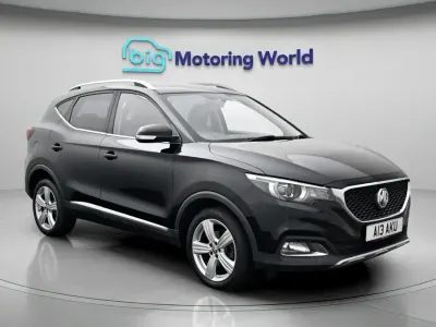 Usado MG ZS Exclusive 111 CV (81 kW) 2019 Negro SUV
