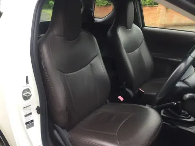 Usado Toyota iQ 68 HP (50 kW) 2009 Branco Citadino