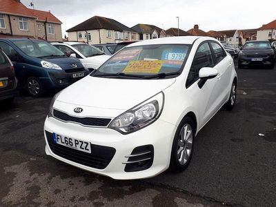 Used Kia Rio 84 HP (61 kW) 2016 White Hatchback
