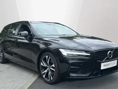 Usado Volvo V60 R-Design 163 CV (119 kW) 2022 Negro Familiar