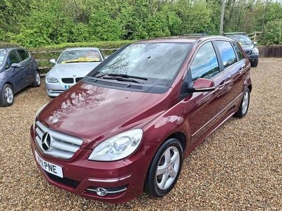 Used Mercedes B200 SE 2011 Red MPV
