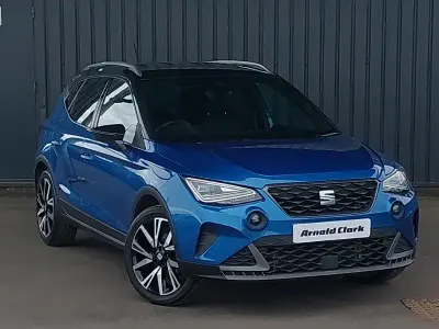 Używany Seat Arona FR 110 KM (80 kW) 2023 Niebieski SUV