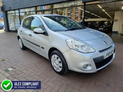 Second-hand Renault Clio II Expression 111 CP (81 kW) 2010 Argintiu Hatchback